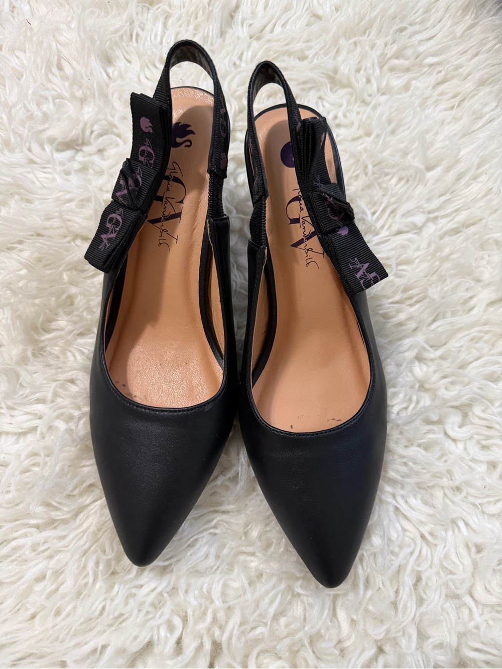Gloria Vanderbilt Black Pointed Slingback Flats with Bow Accent